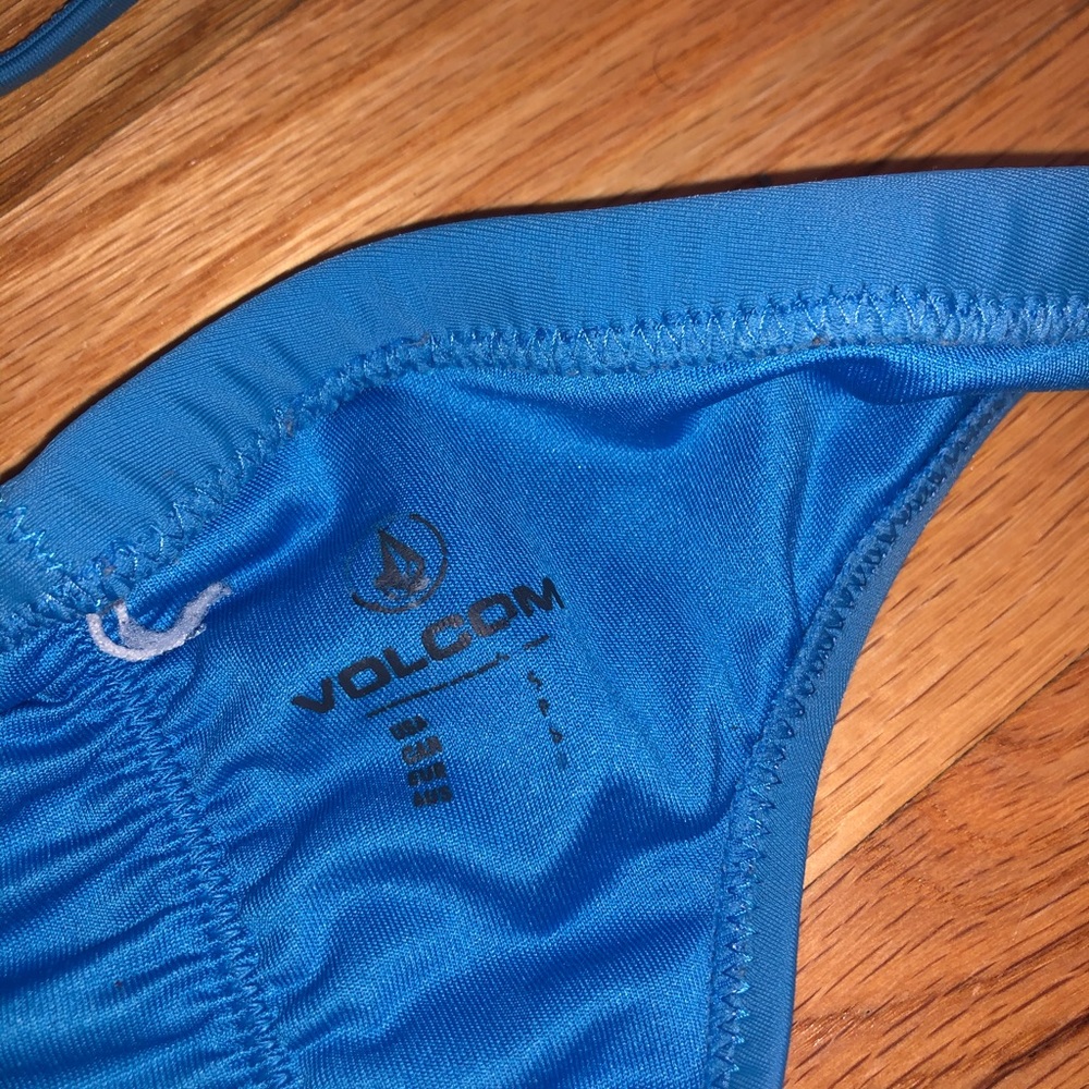 Volcom bikini - Picture 2 of 3